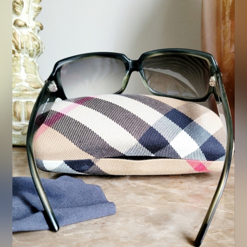 Burberry 100%Authentic Women's Sunglasses 8491 by Safilo Rectangular Gray Ombre - Picture 4 of 16